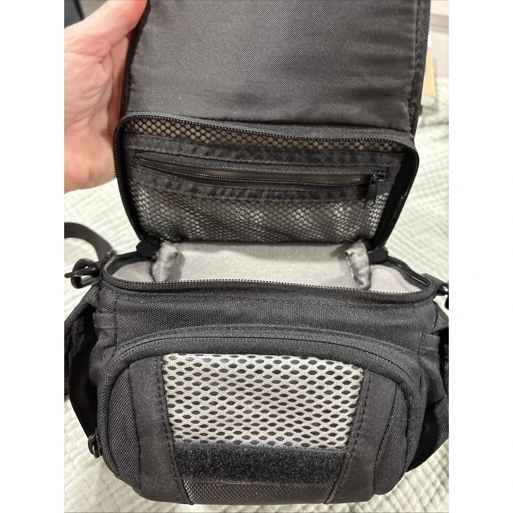 GENUINE Lowepro Edit 110 Camera Case/Bag Black - EUC